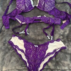 Victoria's Secret Purple Lace push-up Bra, panty, garter Set